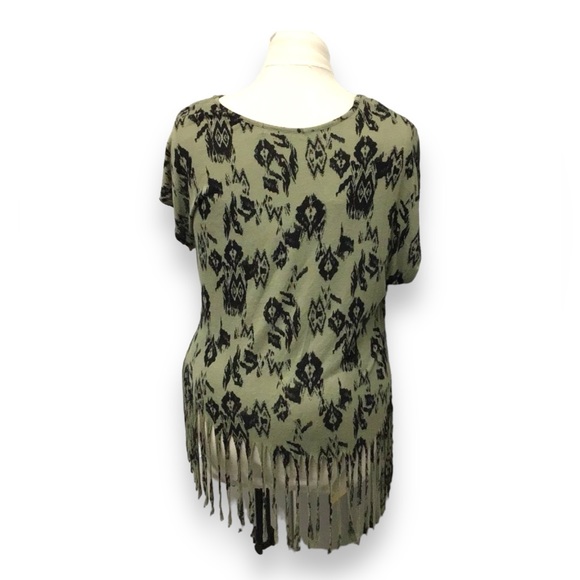 Sans Souci Women’s Short Sleeve Scoop Neck Asymmetric Shredded Hem Top, size M - Picture 3 of 10